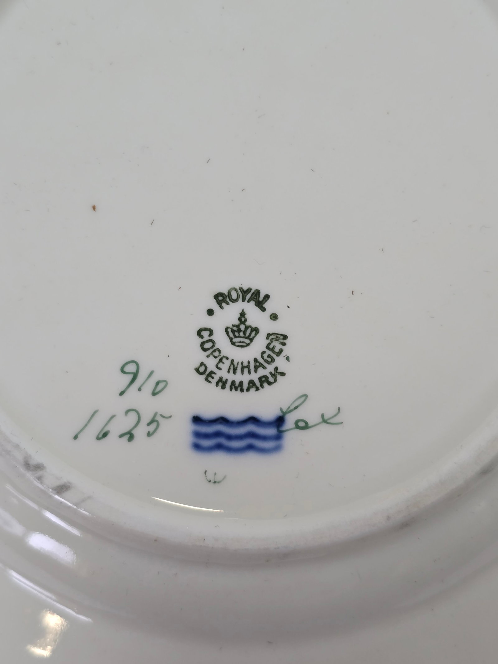 Set of Nine Royal Copenhagen "Saxon Flower" Reticulated Dinner Plates - 8