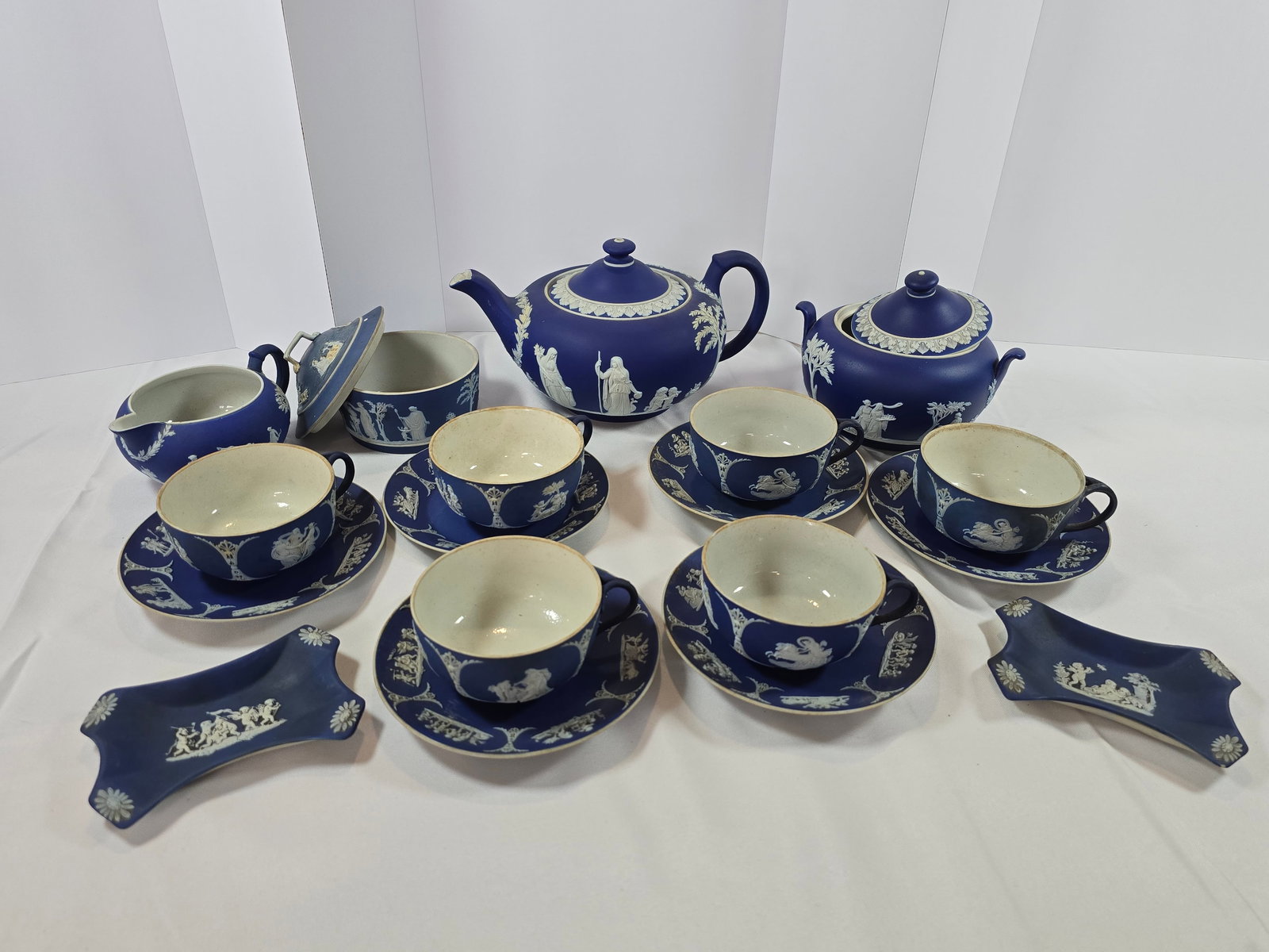 20th Century English Wedgwood-Style Jasperware Tea Set - 2