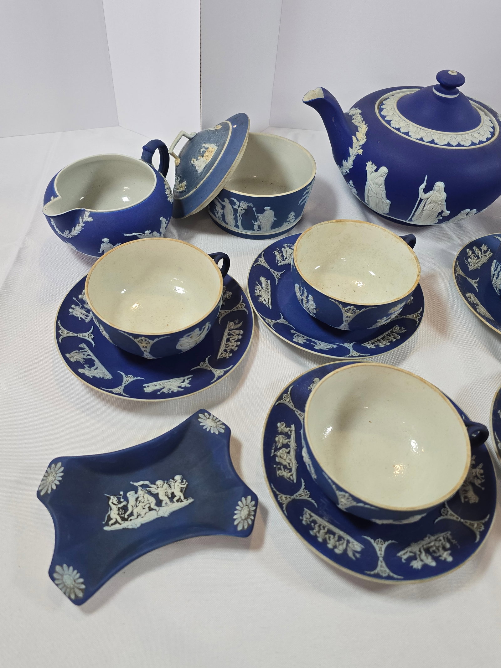 20th Century English Wedgwood-Style Jasperware Tea Set - 3