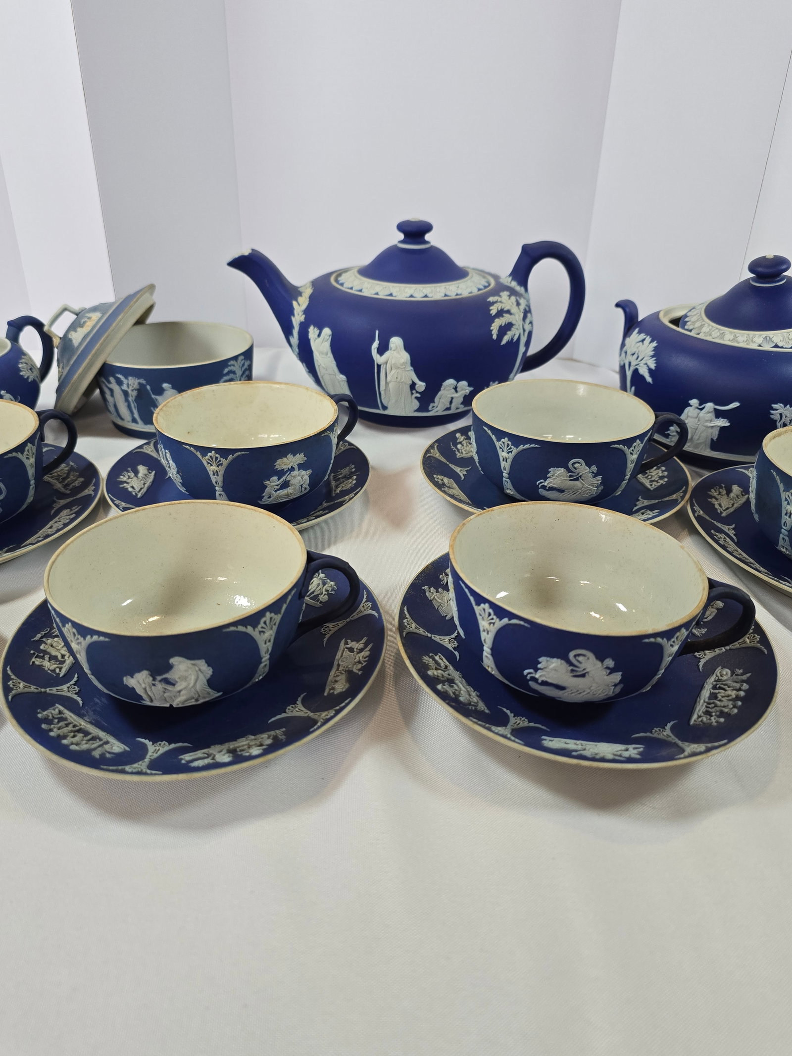 20th Century English Wedgwood-Style Jasperware Tea Set - 4