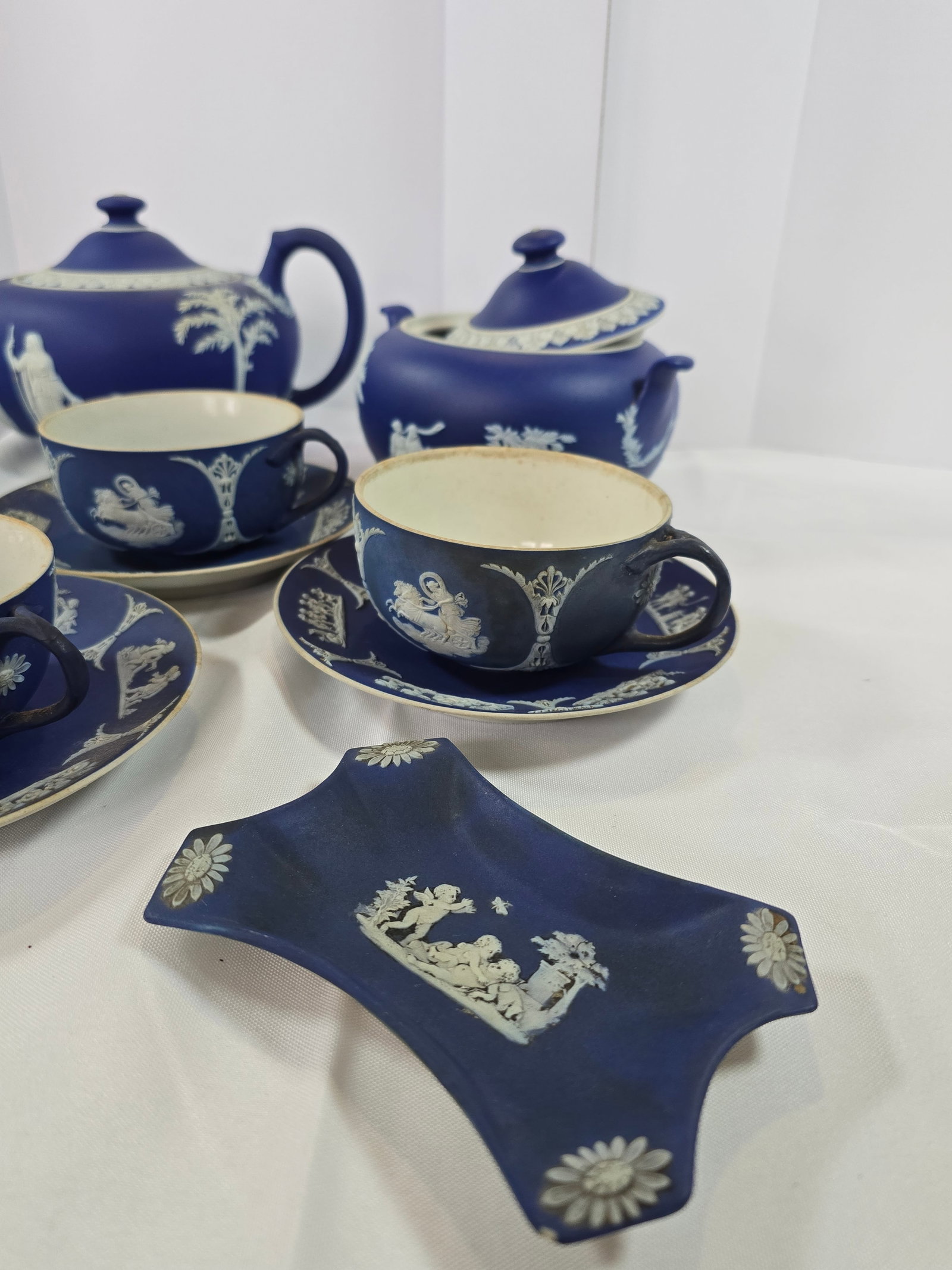 20th Century English Wedgwood-Style Jasperware Tea Set - 5