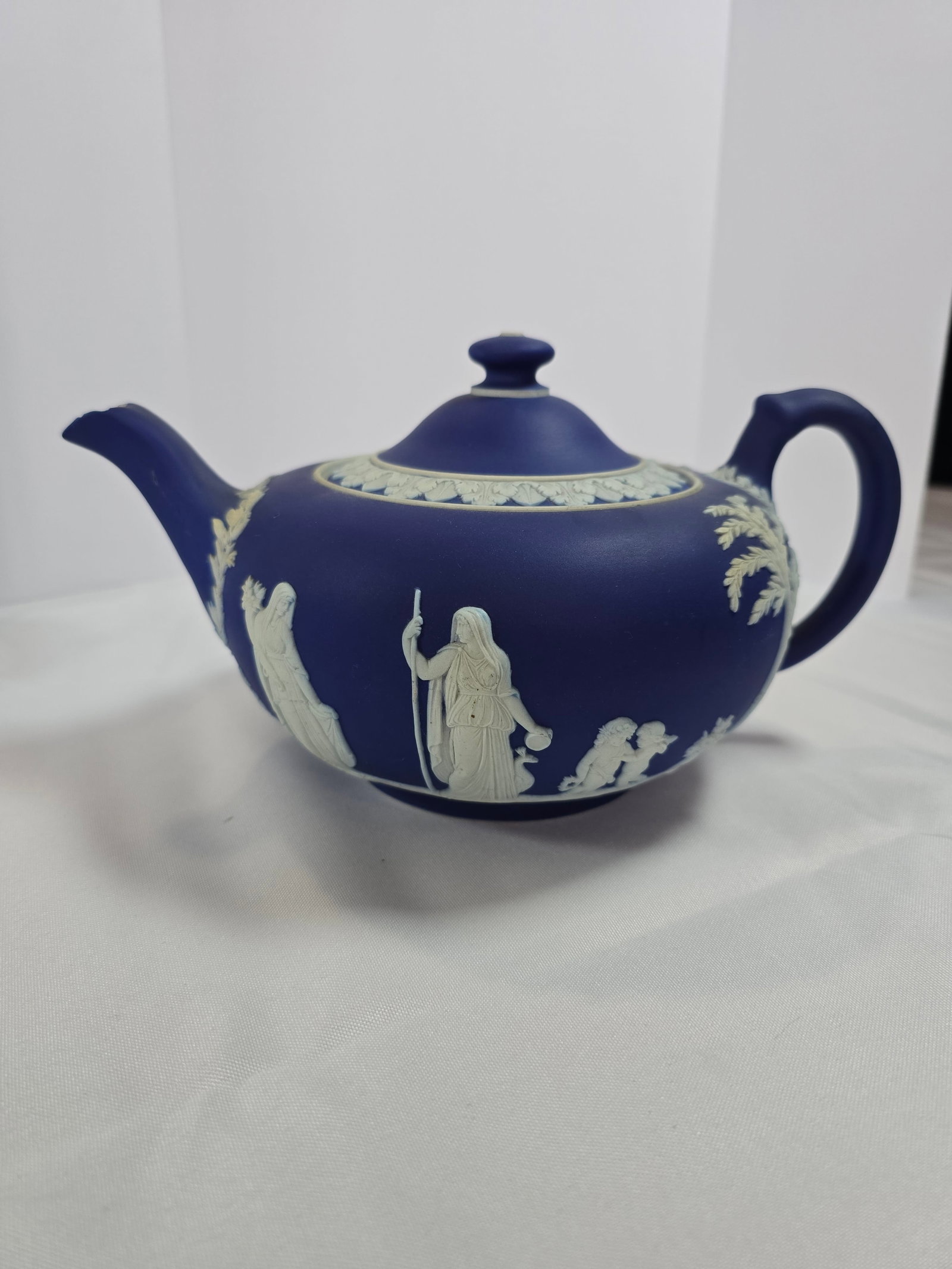 20th Century English Wedgwood-Style Jasperware Tea Set - 7