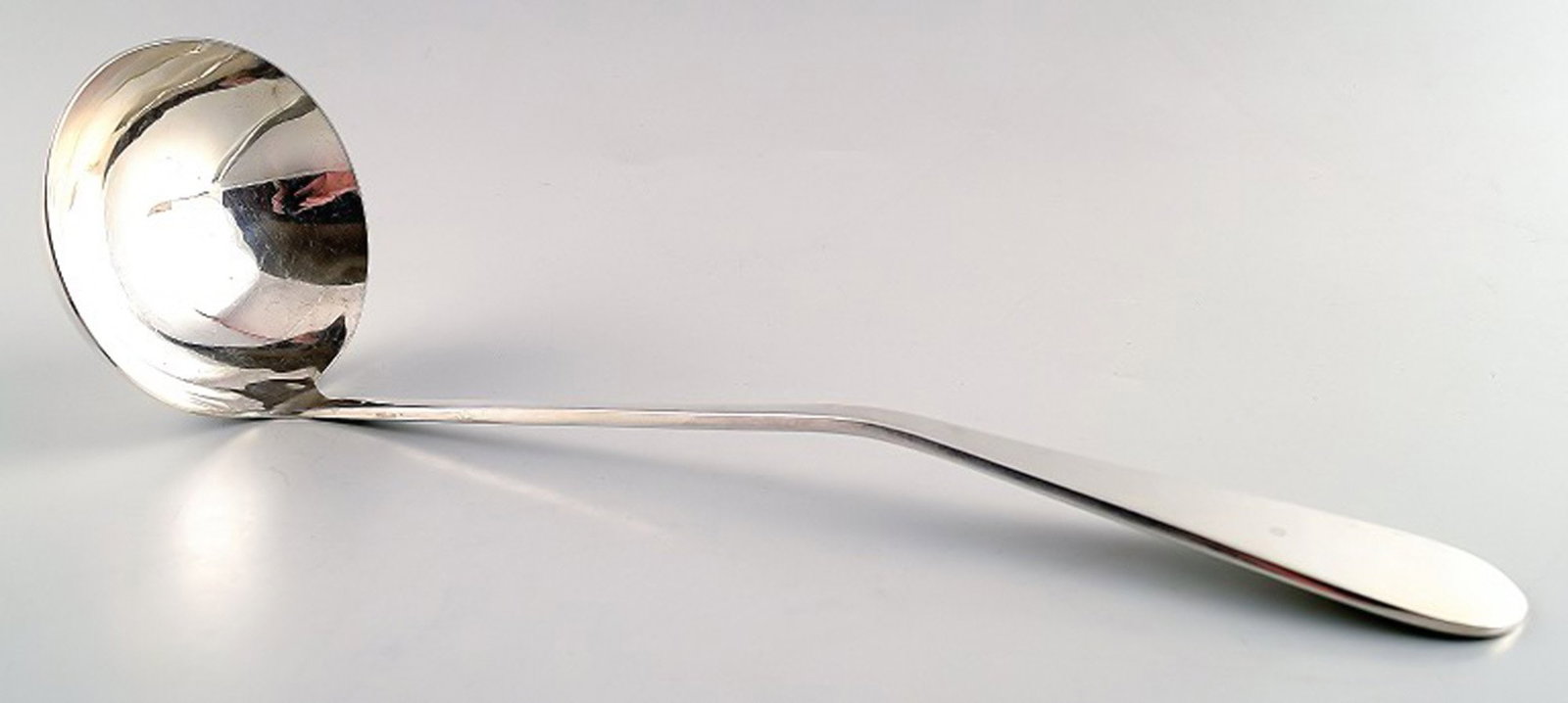 American sauce ladle in silver.: Title:American sauce ladle in silver.Description:American sauce ladle in silver. Stamped: Victors co. A1. App. 1940s. Measures : 27 cm. In good condition. Reserve: $95.00 Shipping:Domestic: