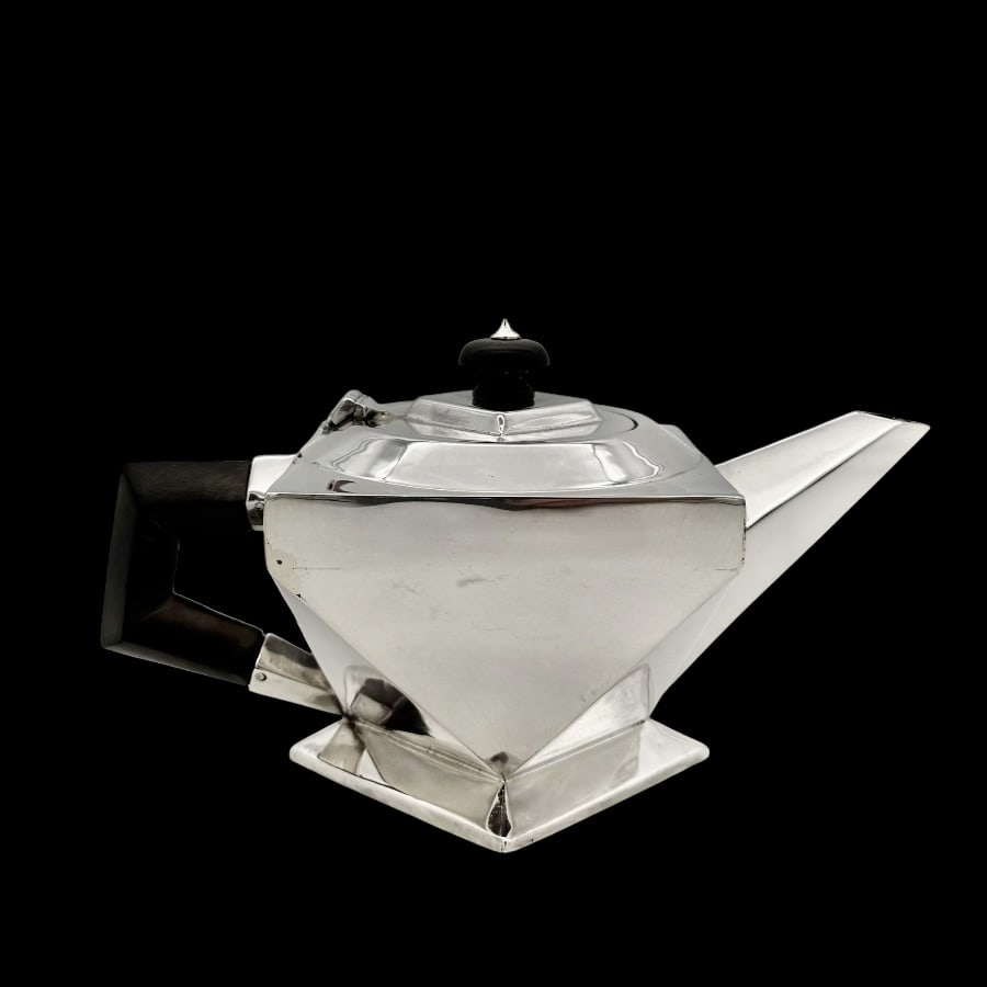 Early 20th Century Modern George V Art Deco Sterling Silver Teapot London 1931 Charles Boyton - 3
