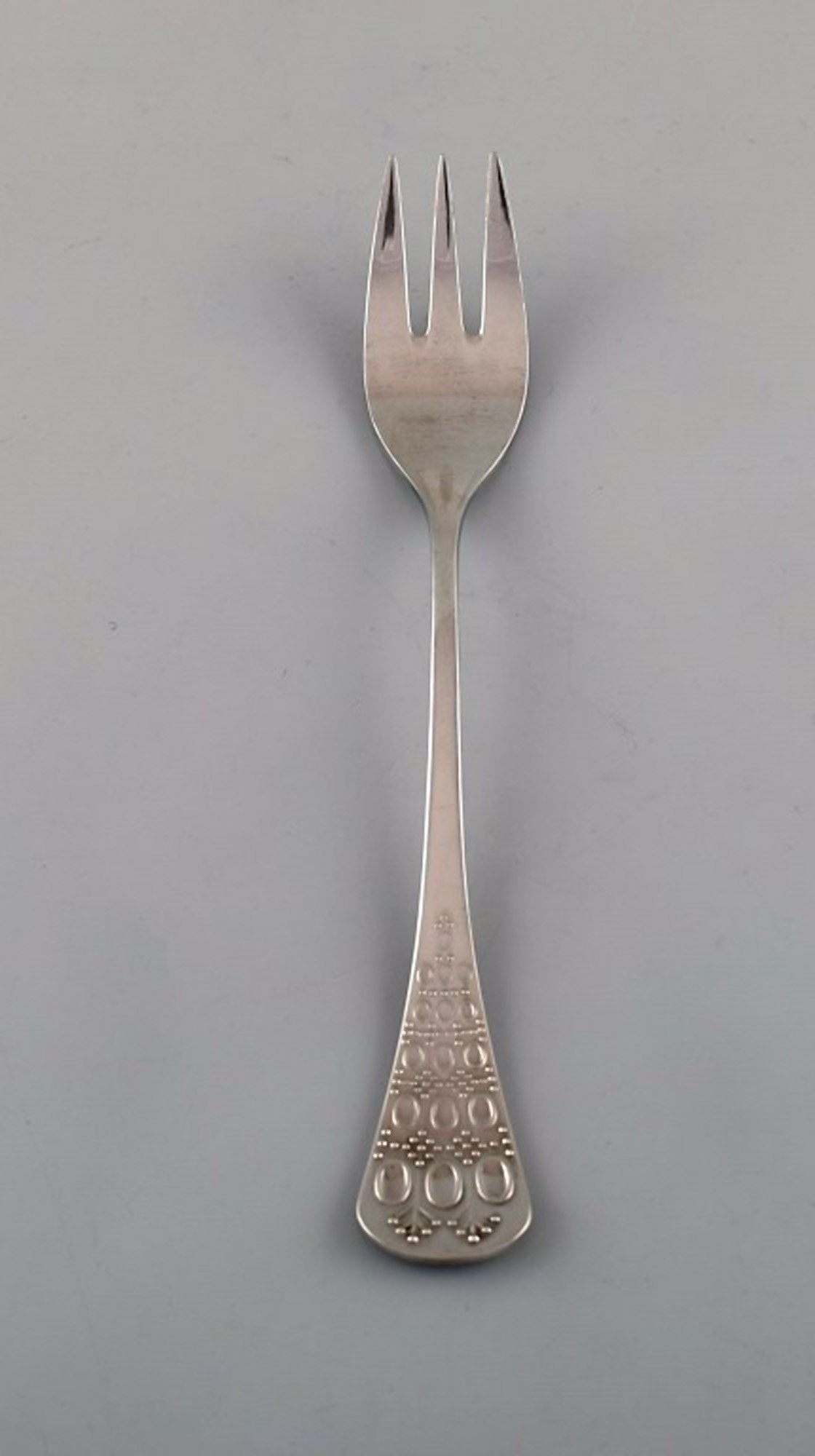 Bjørn Wiinblad, cutlery, 'Romanze' for Rosenthal, sterling silver. Designed in 1962. Pastry: Title:Bjørn Wiinblad, cutlery, 'Romanze' for Rosenthal, sterling silver. Designed in 1962. Pastry fork. 2 pieces in stock.Description:Bjørn Wiinblad, cutlery, 'Romanze' for Rosenthal,