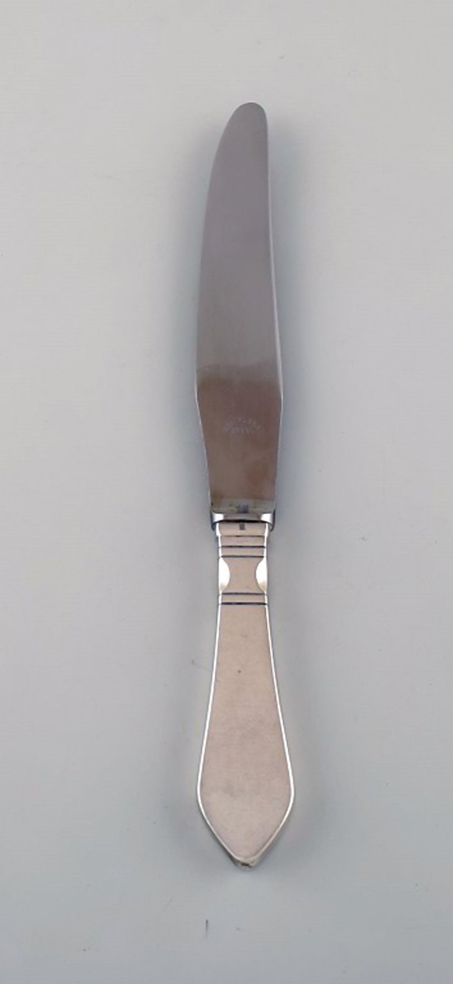 Georg Jensen "Continental" dinner knife in sterling silver and stainless steel. Dated 1933-44. (1 of 4)