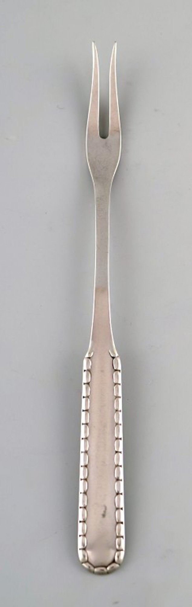 Georg Jensen Rope meat fork in silver. 1920. Silver (830).: Title:Georg Jensen Rope meat fork in silver. 1920. Silver (830).Description:Georg Jensen Rope meat fork in silver. 1920. Silver (830). Measures 18.5 cm. In very good condition. Early stamp. 2 pieces