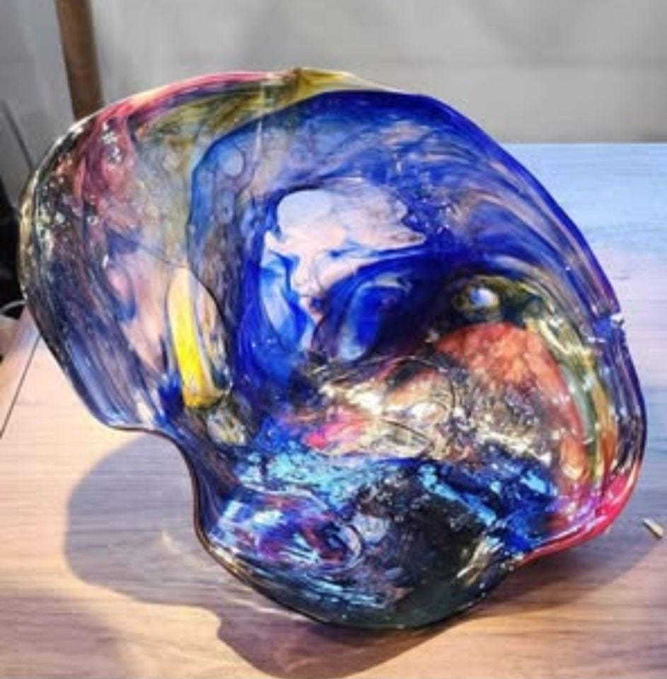 After Dale Chihuly, stunning art glass bowl 15x12 . Signed. Circa '08 - 2