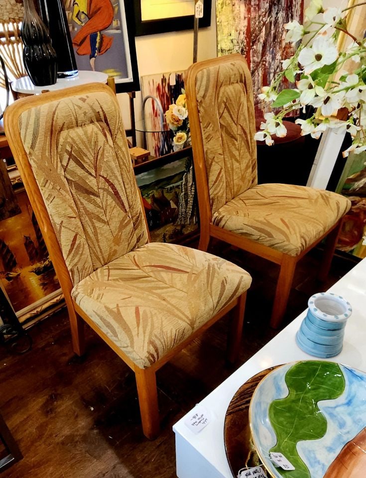 Set a 5 MCM upholstered oak dining chairs w/ great 1960s '70s pattern. From Kallen Industries USA - 5