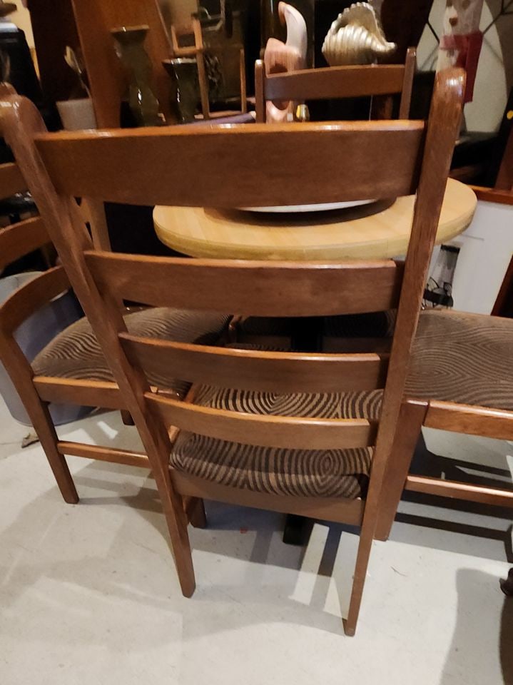 Set of 4 mid-century country style high back wood dining chairs. Perfect for Modern Farmhouse decor. - 5