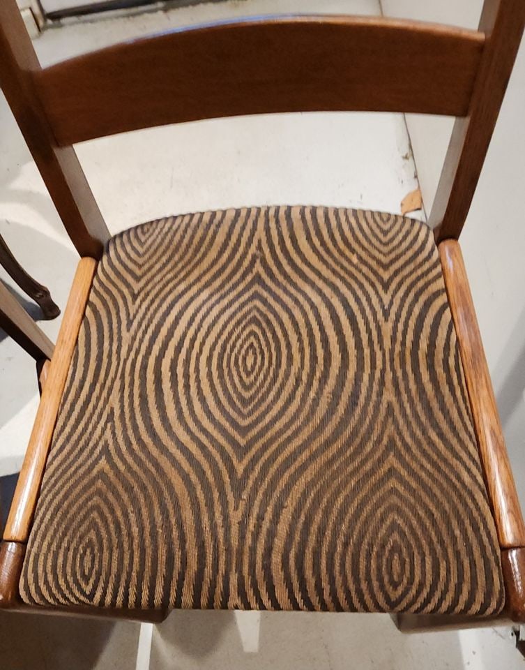 Set of 4 mid-century country style high back wood dining chairs. Perfect for Modern Farmhouse decor. - 6