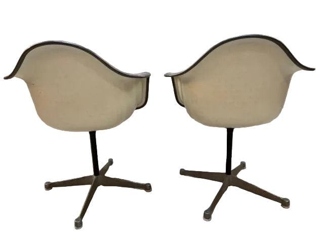 Mid Century Modern Herman Miller Swivel Bucket Chairs Newly Upholstered - Pair - 6