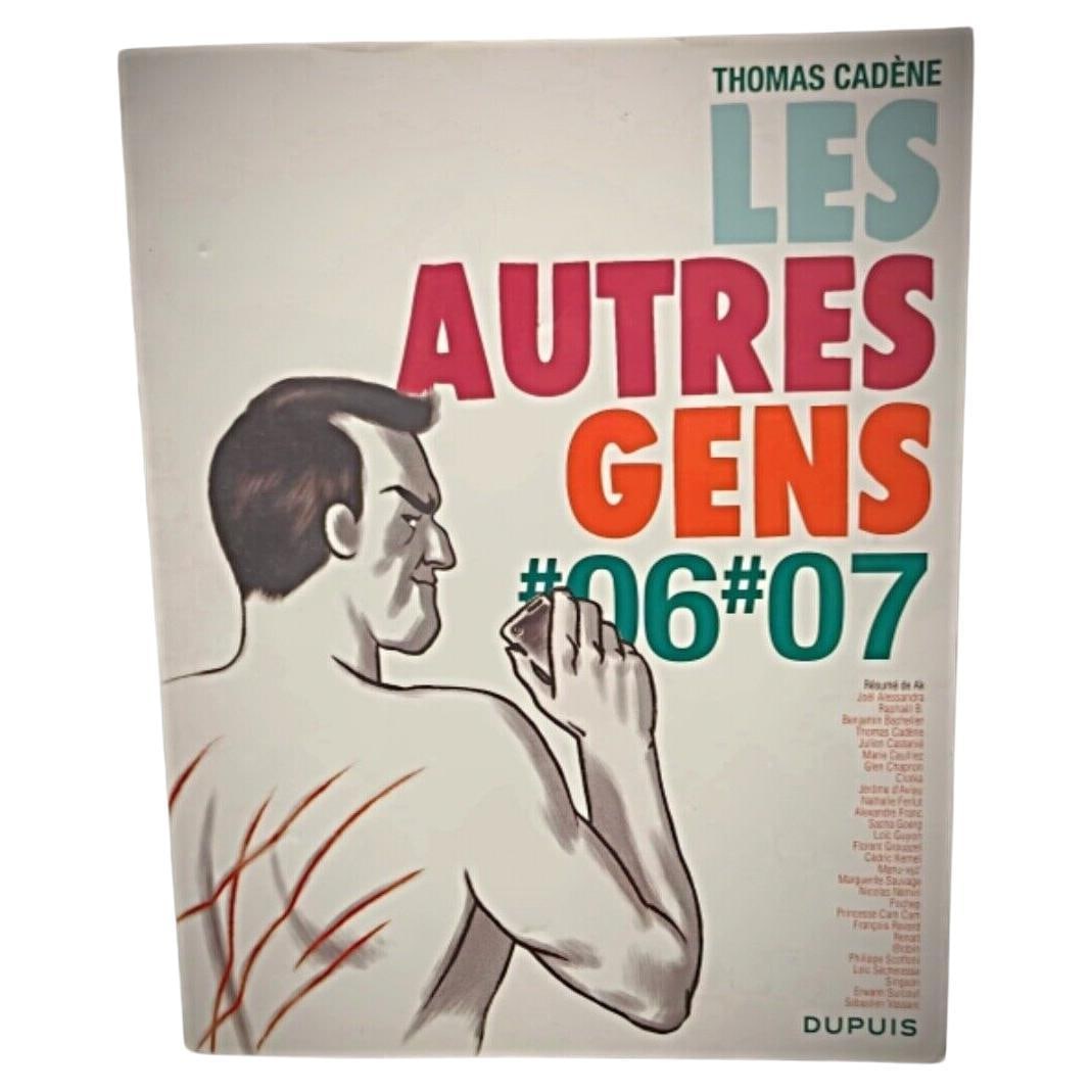 Les Autres Gens 06 07 book by Thomas Cadene - Editions Dupuis: Title: Les Autres Gens 06 07 book by Thomas Cadene - Editions DupuisOrigin: FranceDimension: Height: 25.5 cm (10 inches) Width: 19.5 cm (7.7 inches) Thickness: 4 cm (1.6 inches)Material: PaperDate: