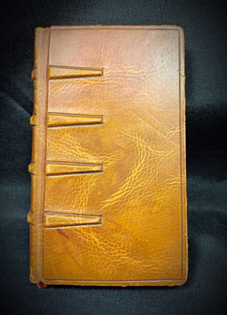 Antique Missal No. 21 "L'Imitation de Jesus Christ" - A Spiritual Guide - 2