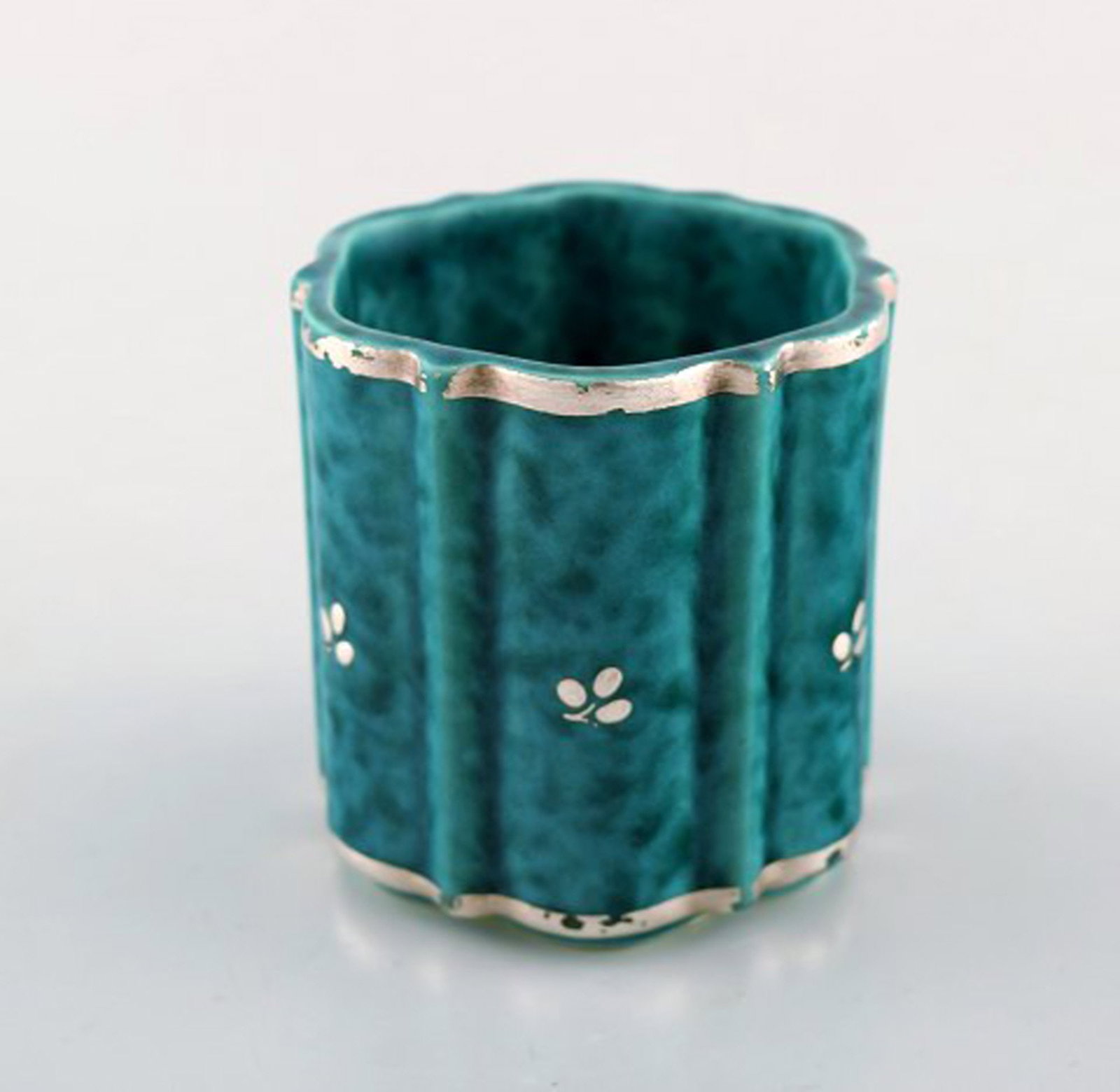 Wilhelm Kåge for Gustavsberg. Argenta vase in ceramics decorated with leaves in silver inlaid. - 4