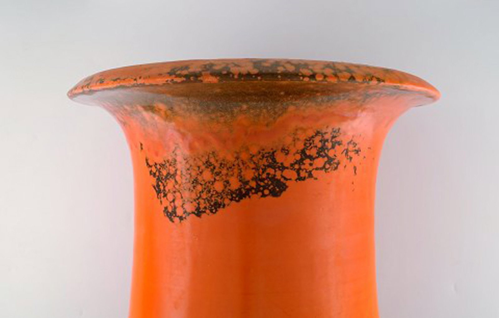 Svend Hammershøi for Kähler, HAK. Colossal floor vase in glazed stoneware. - 5