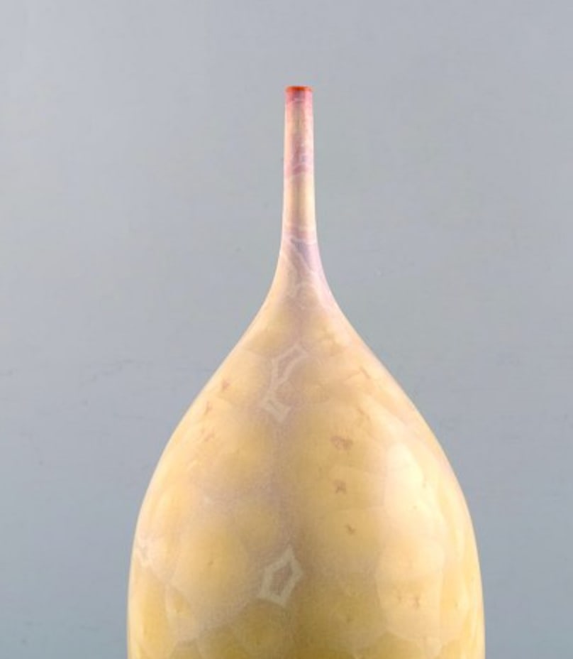 Isak Isaksson, Swedish potter. Large narrow necked unique vase in glazed ceramics. Beautiful crystal - 3