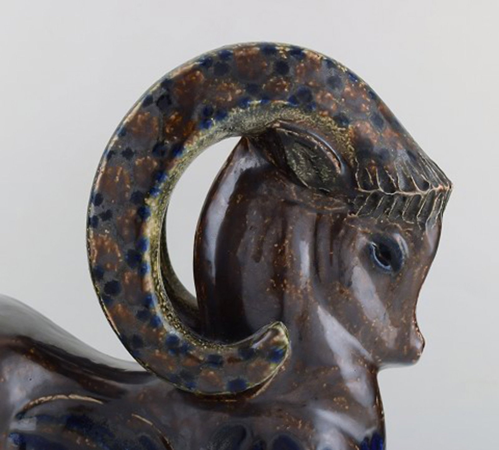 European studio ceramist. Large unique figure in glazed ceramics. Ram. Ca. 1980. - 2