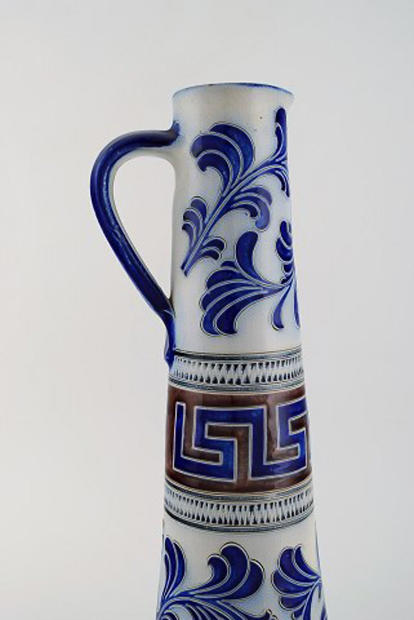 Zoller, Germany. Large beer mug in hand-painted ceramics. Mid-20th century. Measures: 41 x 14 cm. - 3
