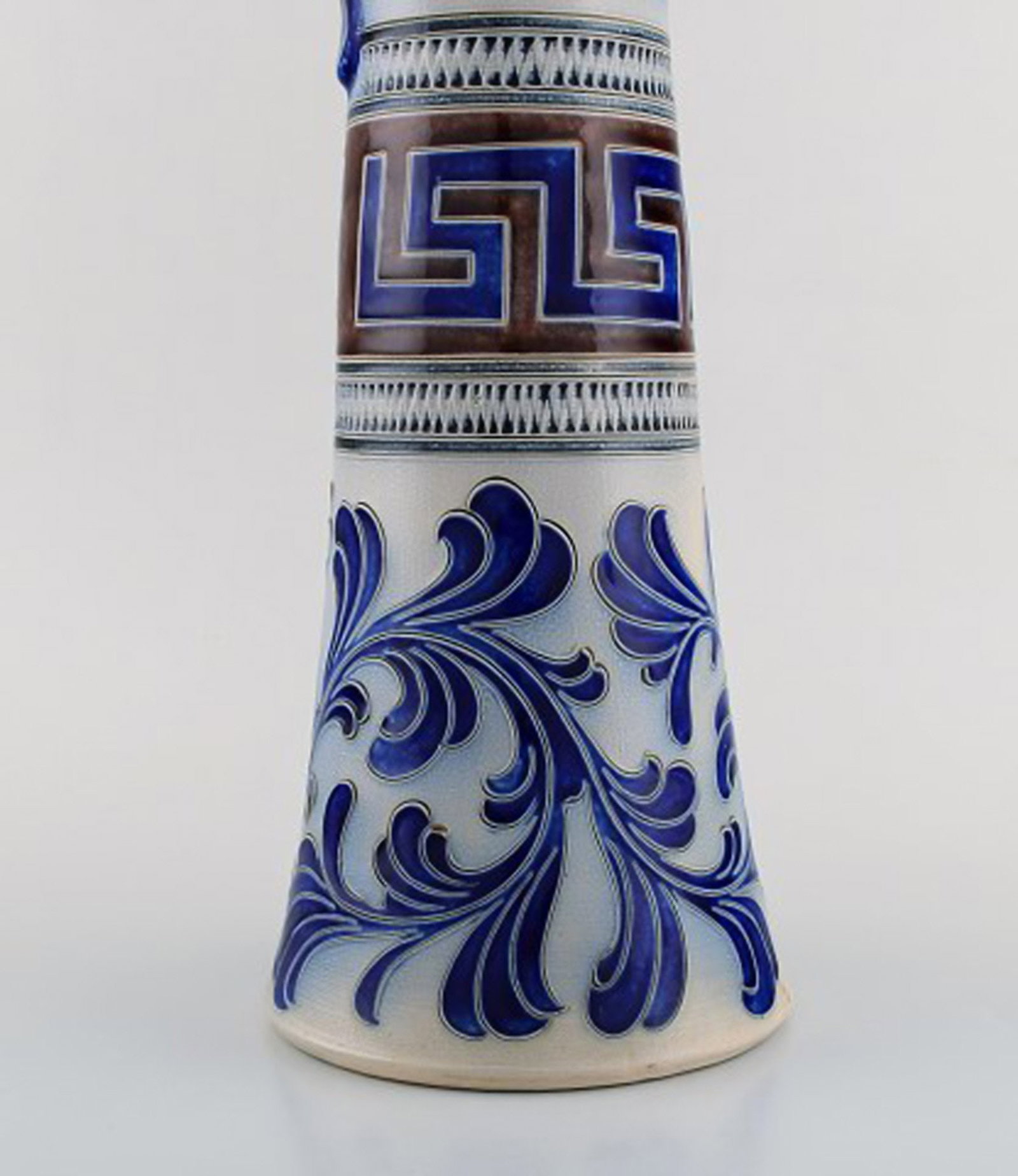 Zoller, Germany. Large beer mug in hand-painted ceramics. Mid-20th century. Measures: 41 x 14 cm. - 4