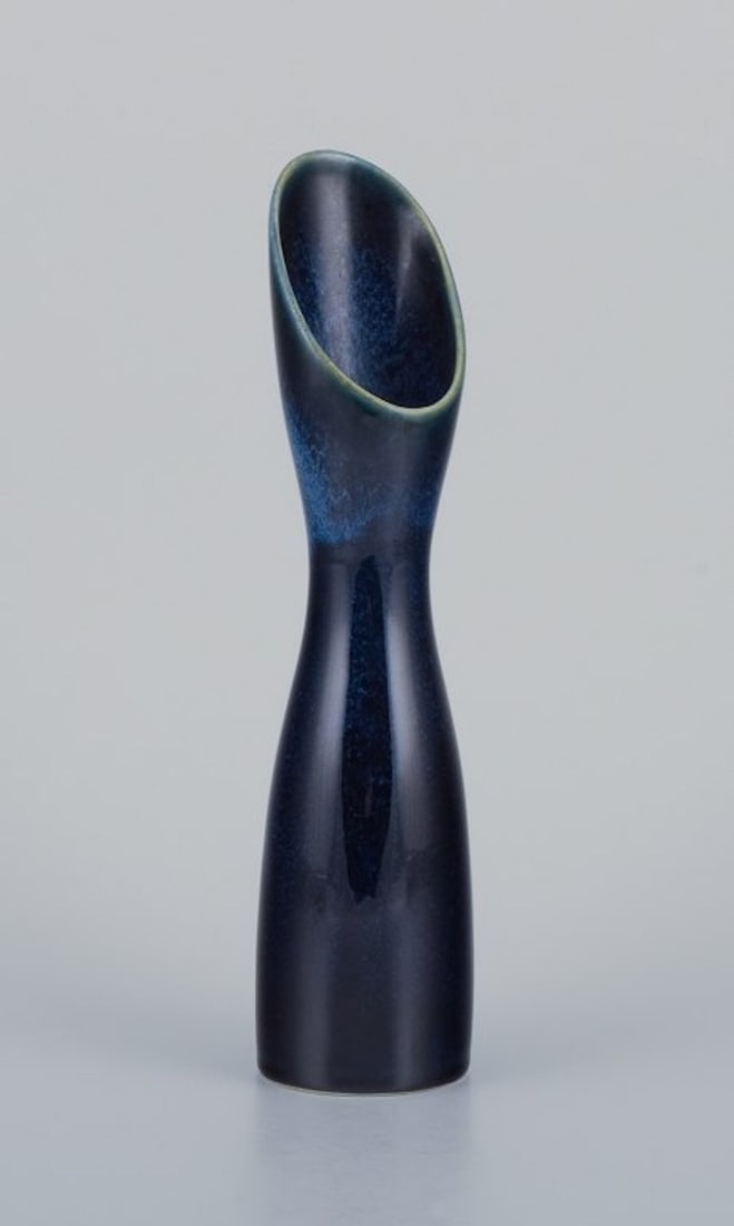 Stig Lindberg for Gustavsberg, Sweden. Modernist ceramic vase, glaze in blue shades. 1960s. - 4