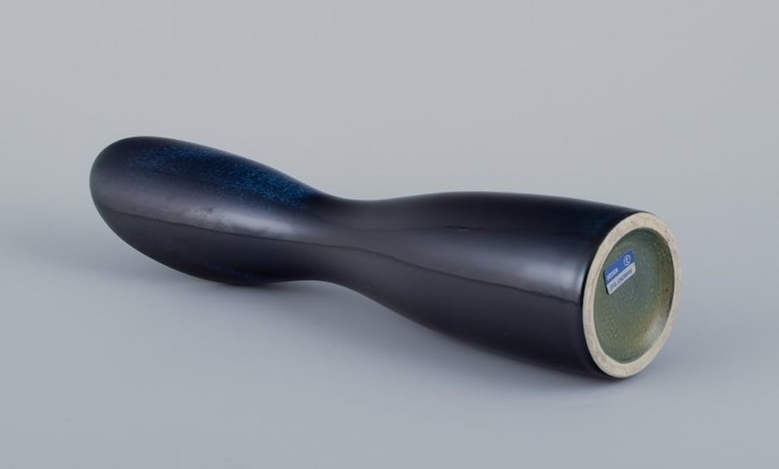 Stig Lindberg for Gustavsberg, Sweden. Modernist ceramic vase, glaze in blue shades. 1960s. - 7