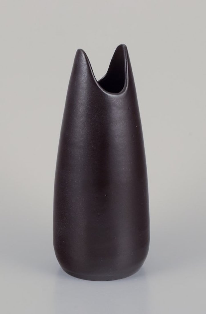 Mari Simmulson for Upsala-Ekeby, Sweden. Ceramic vase with dark brown glaze. Mid-20th century. - 2