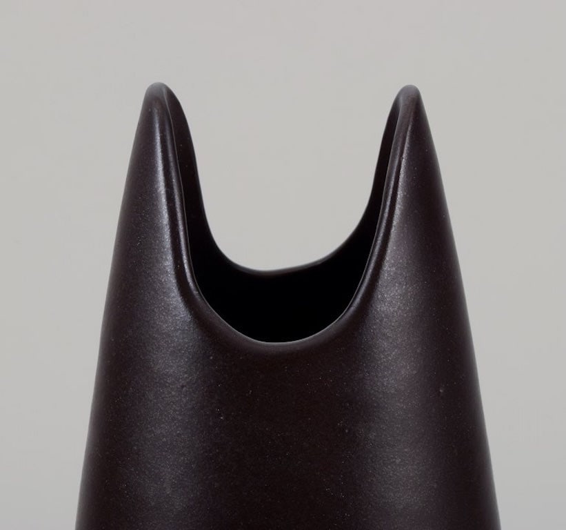 Mari Simmulson for Upsala-Ekeby, Sweden. Ceramic vase with dark brown glaze. Mid-20th century. - 4