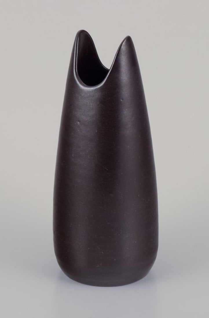 Mari Simmulson for Upsala-Ekeby, Sweden. Ceramic vase with dark brown glaze. Mid-20th century. - 5