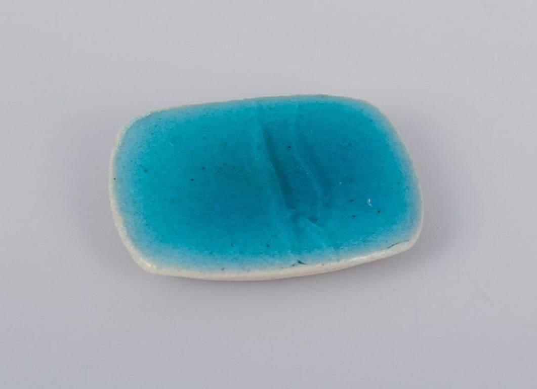 Ole Bjørn Krüger, Danish sculptor and ceramicist. Twenty unique brooches in glazed - 6