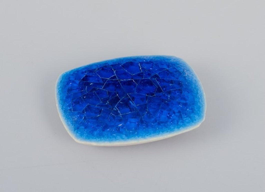 Ole Bjørn Krüger, Danish sculptor and ceramicist. Twenty unique brooches in glazed - 7