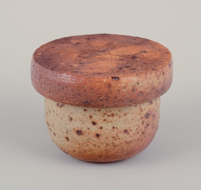 European studio potter. Two unique ceramic jars, one with a lid. Glazed in earth tones and blue-gray - 2