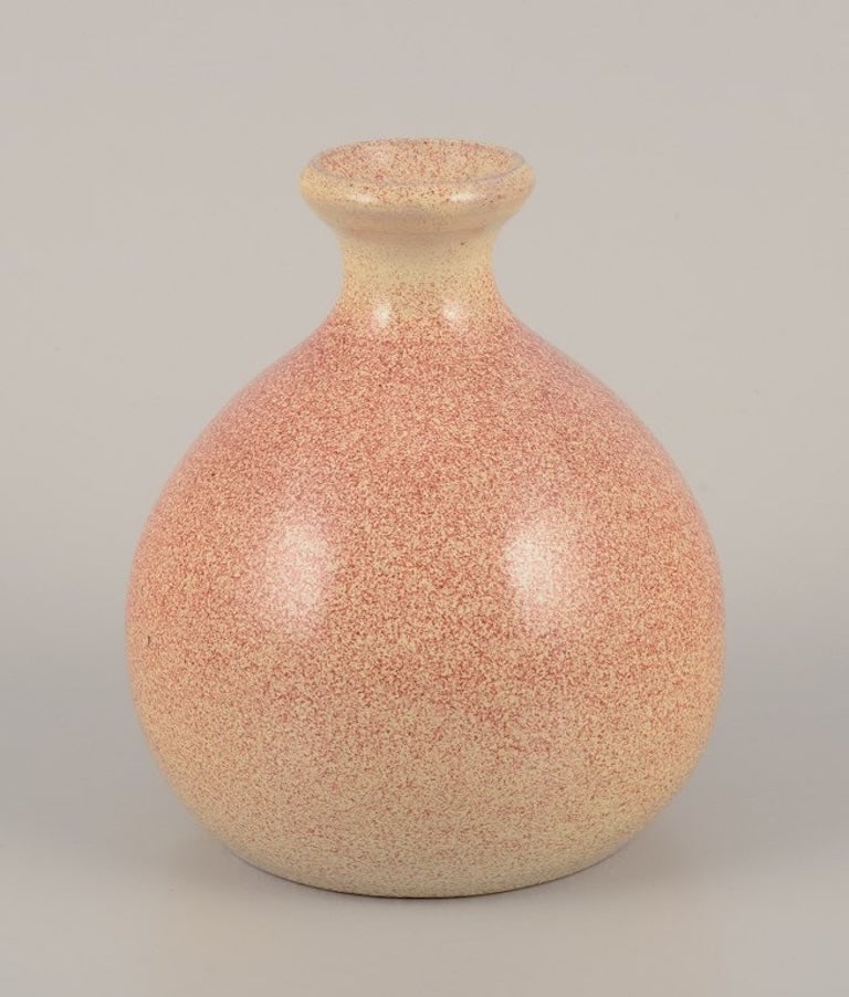 European Studio Ceramist. Unique ceramic vase, round shape. Approximately 1980s. - 2