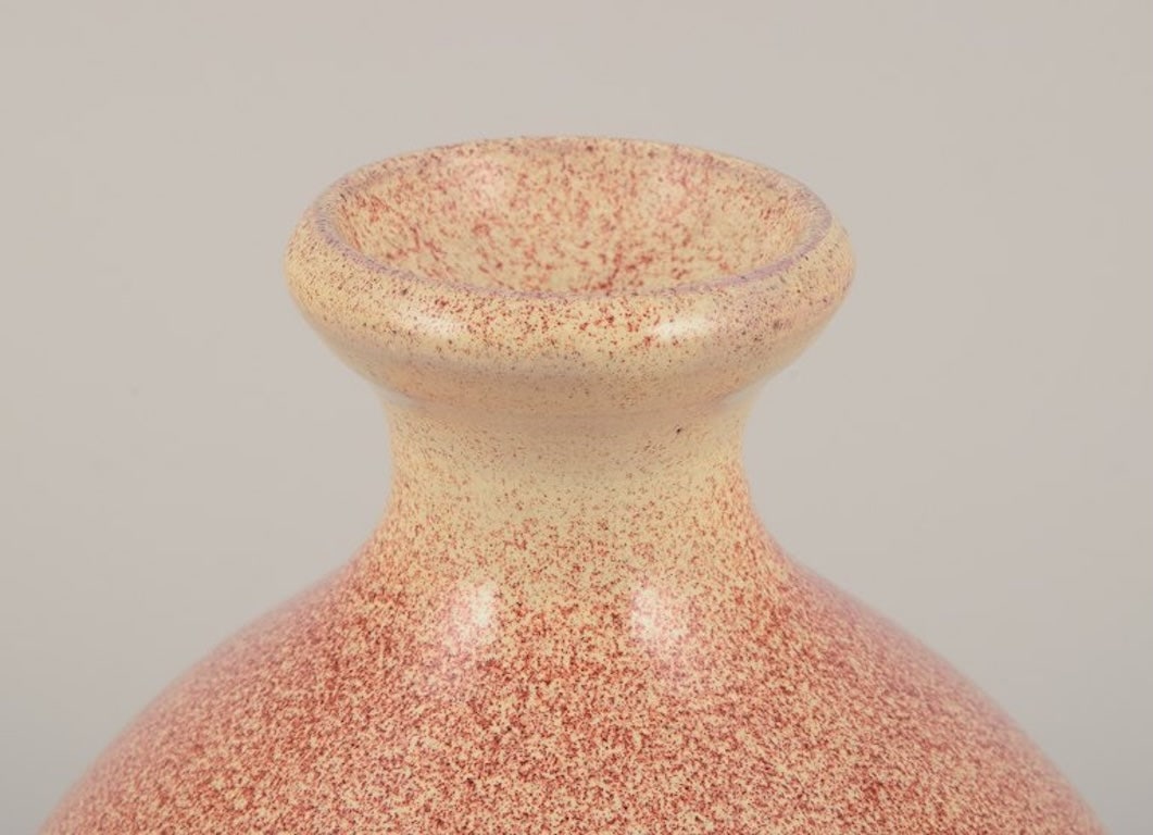 European Studio Ceramist. Unique ceramic vase, round shape. Approximately 1980s. - 4