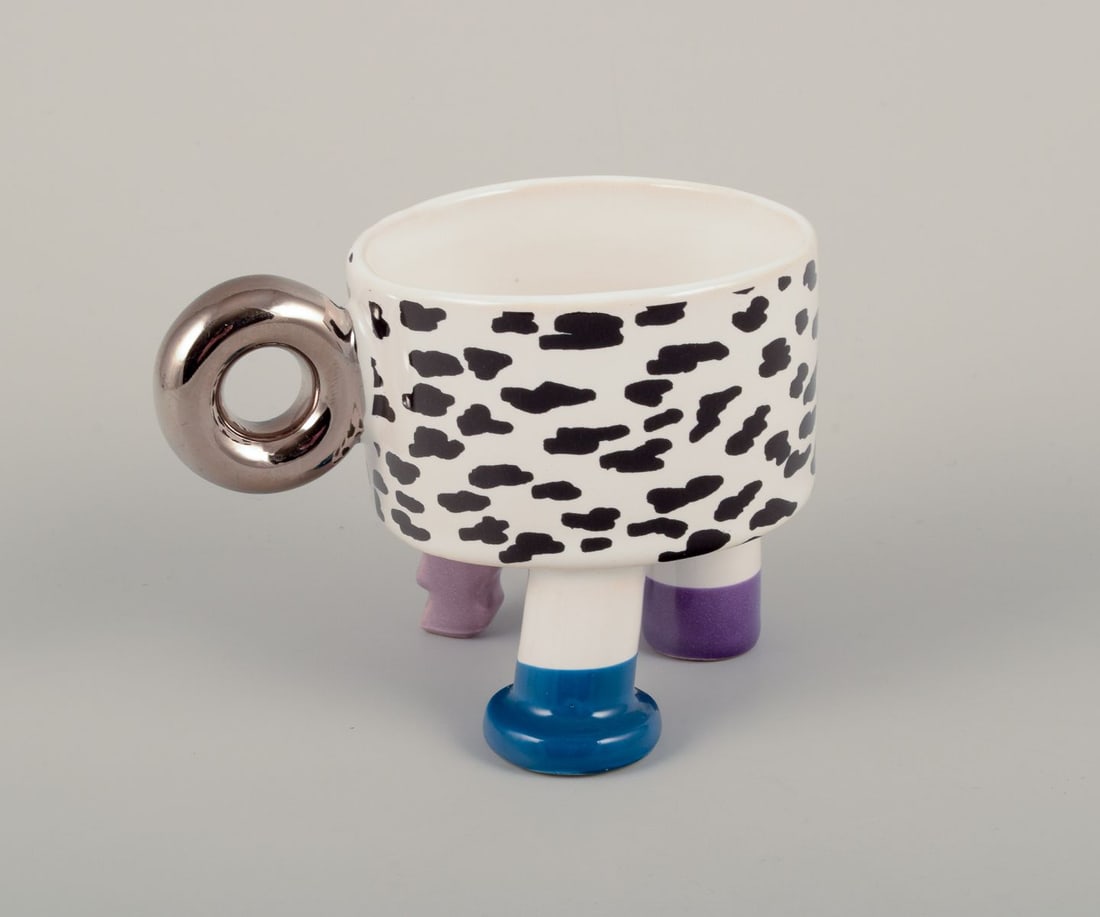 French studio ceramicist. 4 pairs of coffee cups with saucers in earthenware. Postmodern abstract - 4