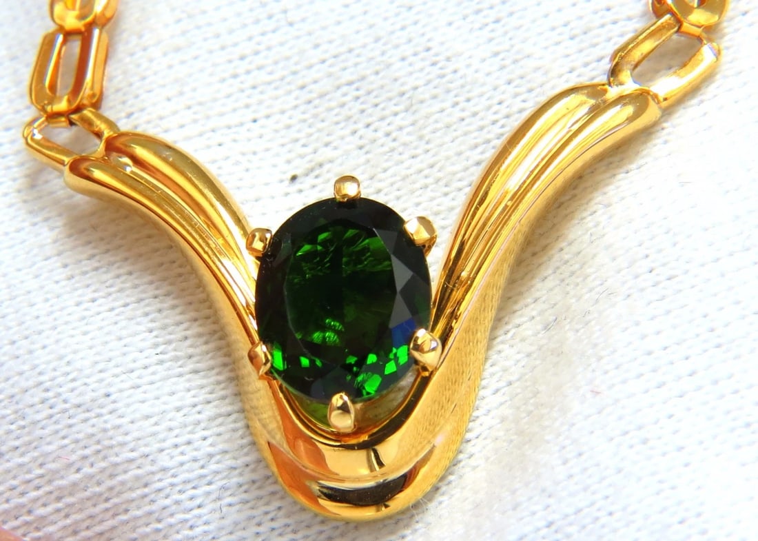 3.70ct Natural Green Chrome Diopside Necklace 14kt "V" form gown** - 3