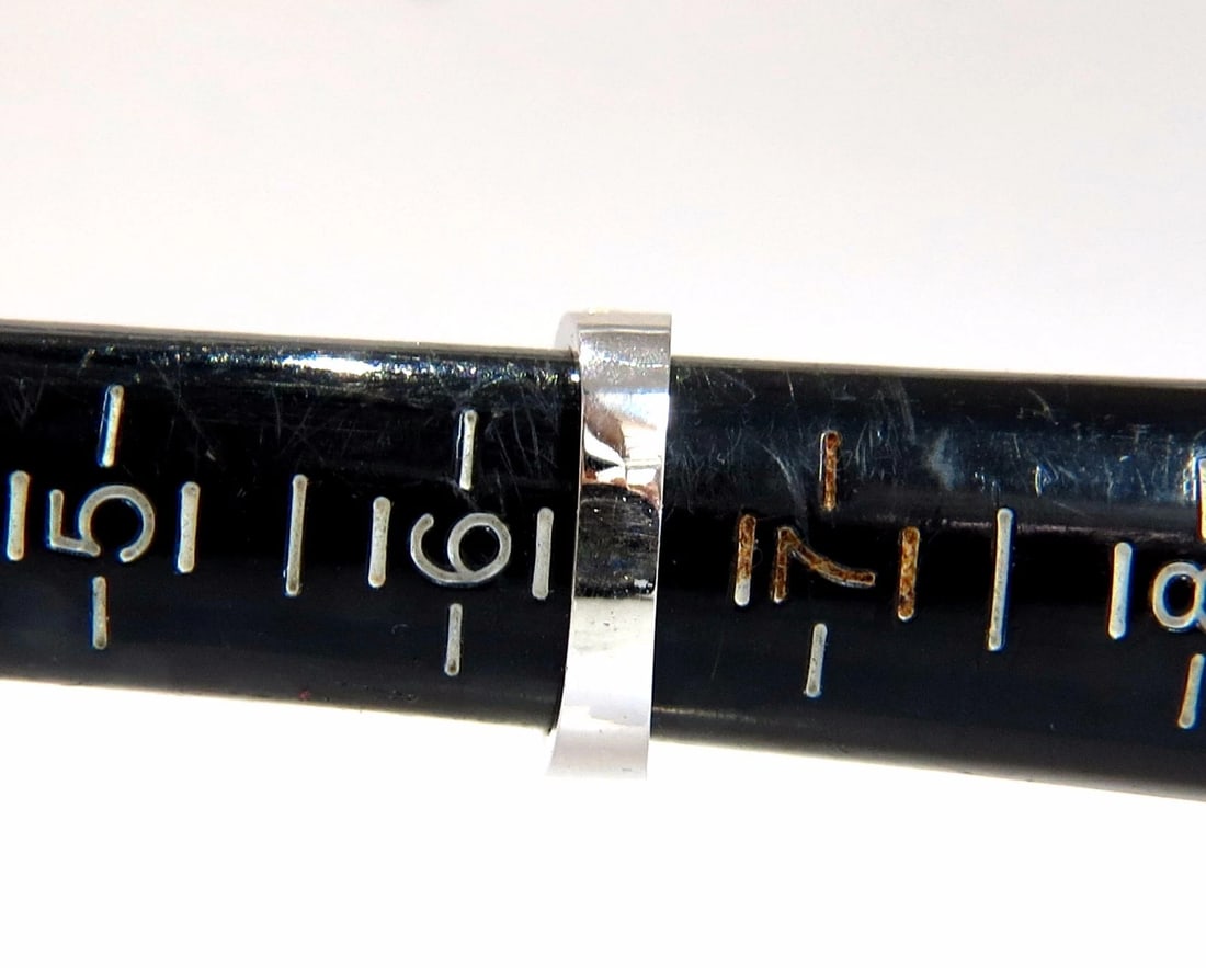 .86ct (5) natural baguette diamonds band 18kt g/vs + - 5