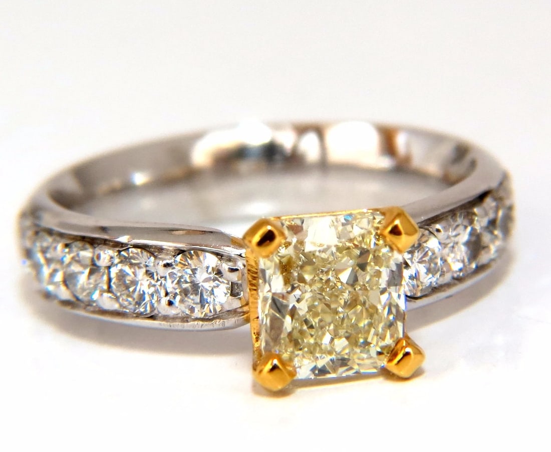 GIA Certified 2.20ct. Cushion cut diamond ring Platinum Yellow vvs-2 + (1 of 6)