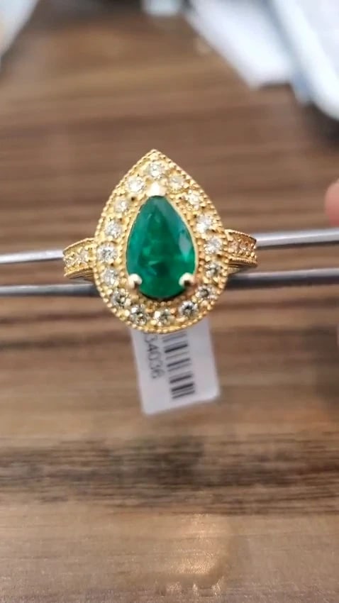 2.85ct Natural Pear Brilliant Emerald diamond ring 14kt G/Vs Fancy Yellow** - 2