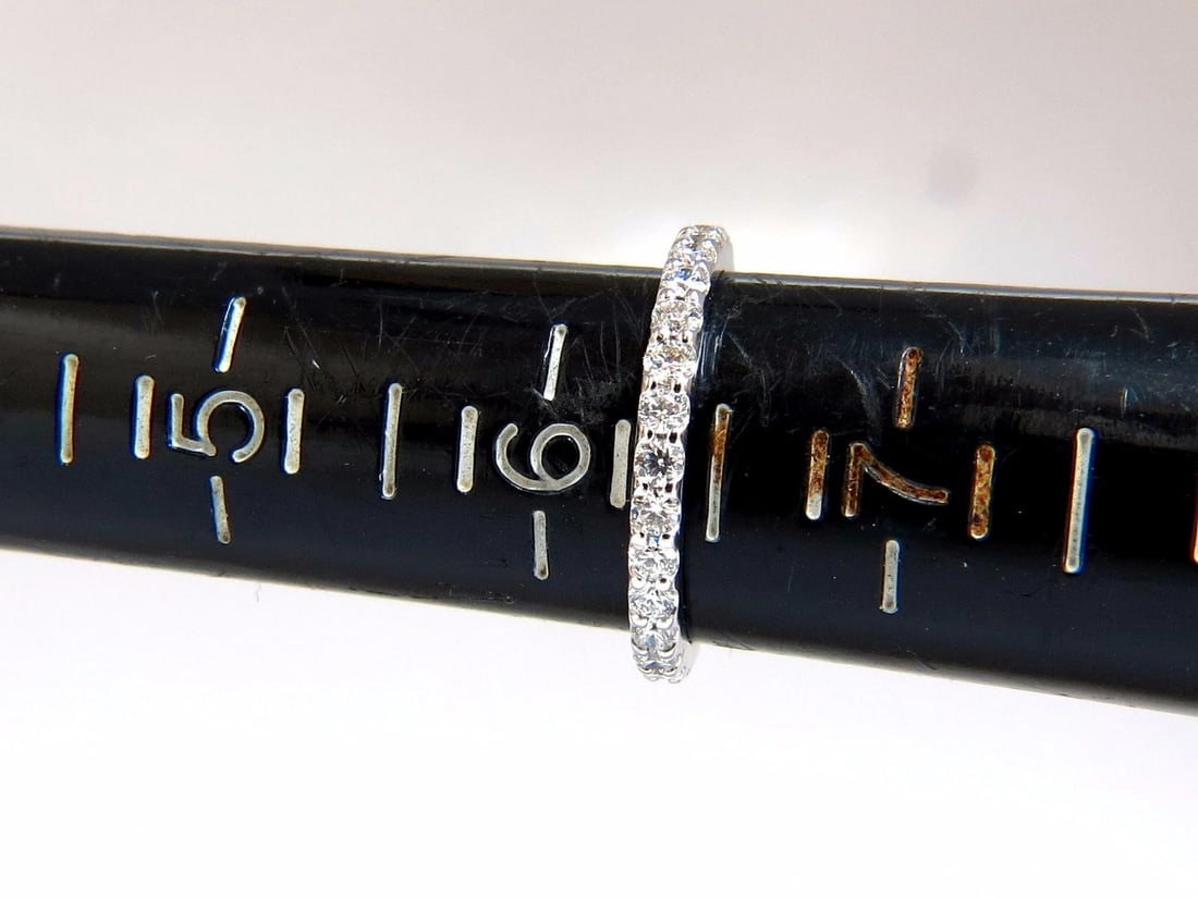 .93ct natural round diamonds sharing common prong infinity ring G/Vs 14kt** - 3