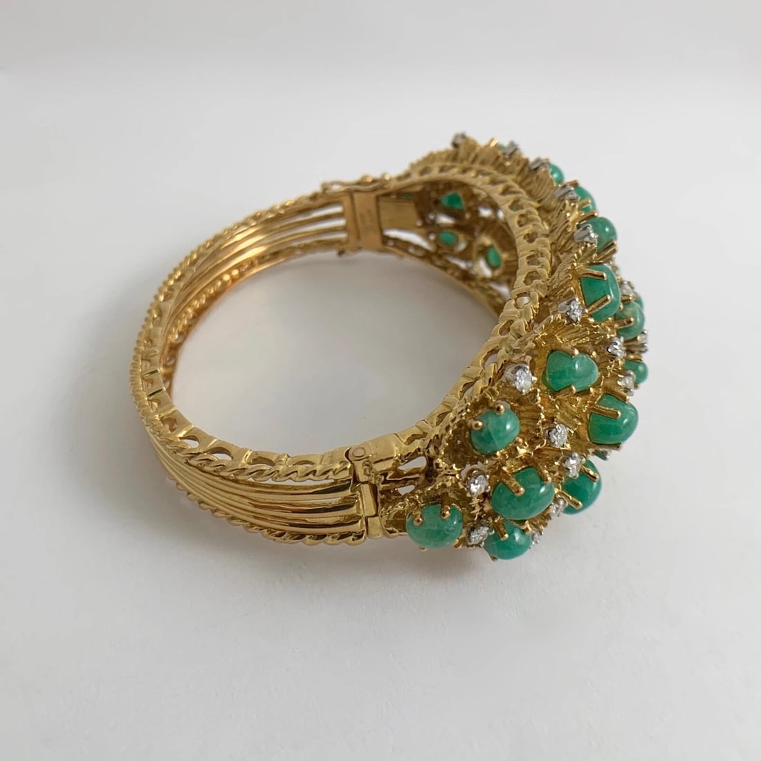 Vintage Green Cabochon Emerald Diamond Bangle Bracelet 18K Yellow Gold, 65 Grams - 8