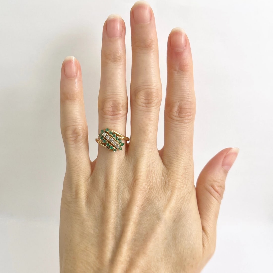 Vintage Green Emerald Diamond Cluster Cocktail Ring 14K Yellow Gold, 3.23 Grams - 2