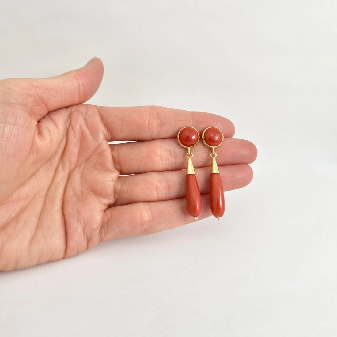 Vintage 1960's Coral Teardrop Dangle Drop Earrings 18K Yellow Gold, 6.98 Grams - 2