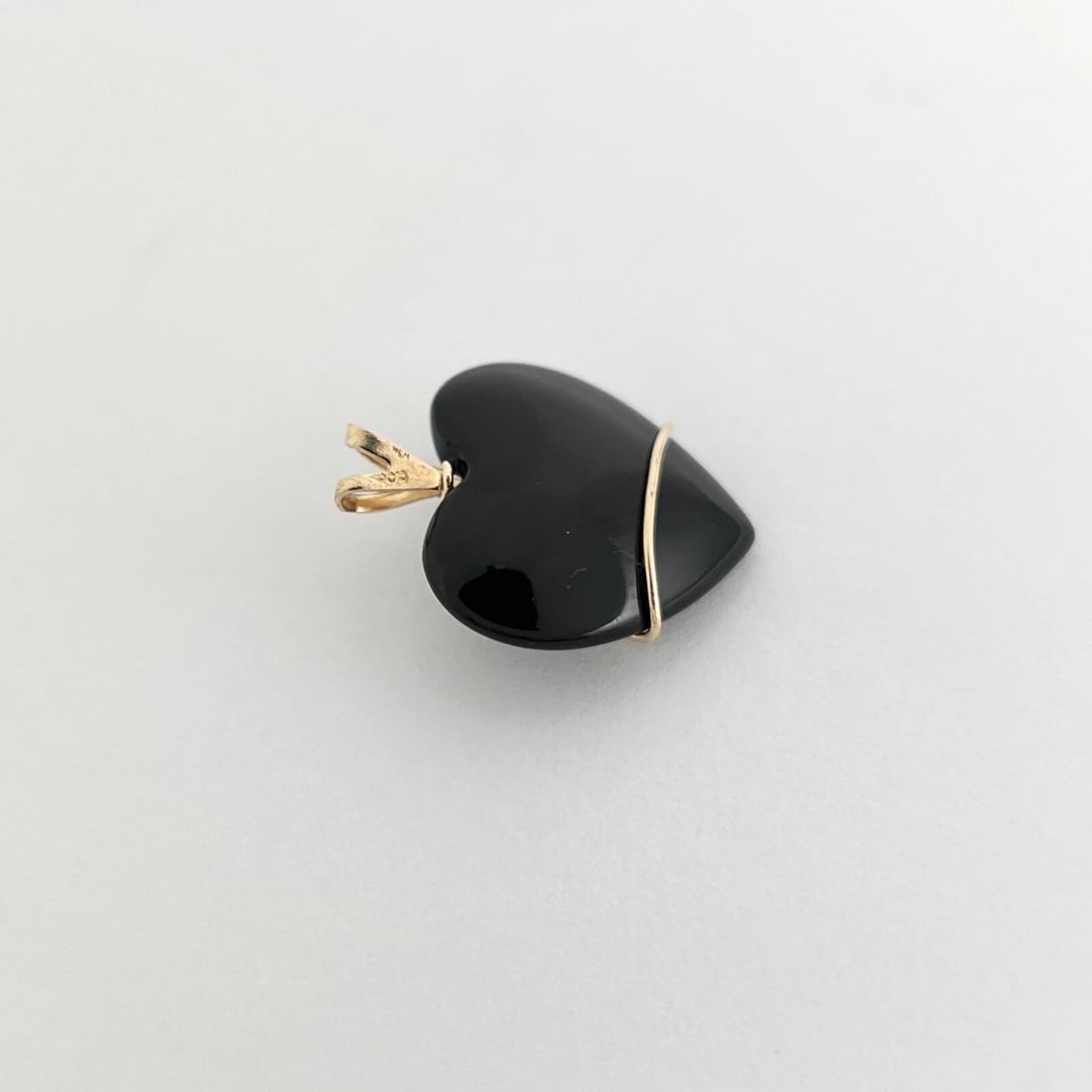 Vintage 1970's Black Lucite Heart Grape Charm Pendant 10K Yellow Gold, 1.85 Gram - 7