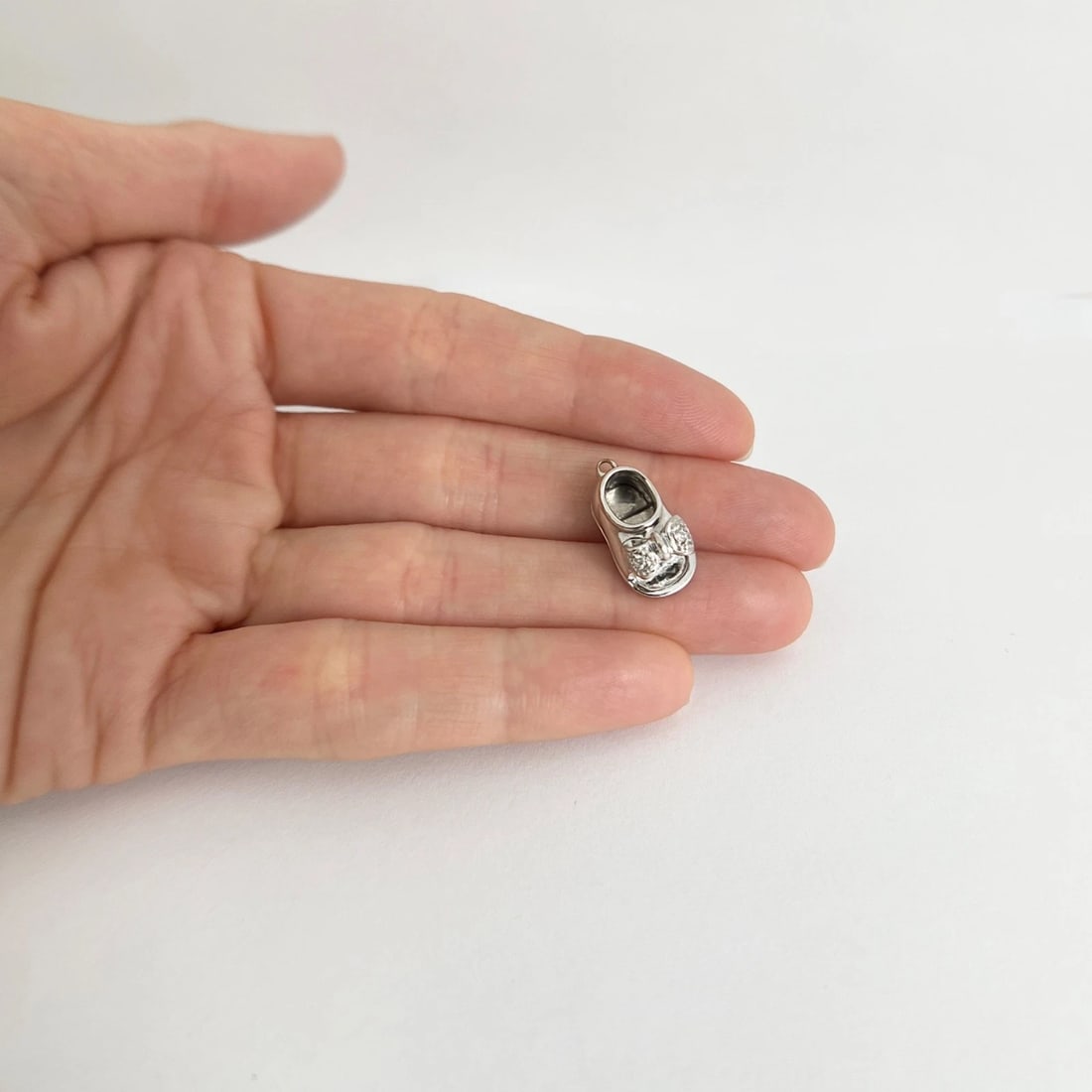 Vintage Diamond Baby Shoe Charm Pendant 14K White Gold, 3.68 Grams - 4
