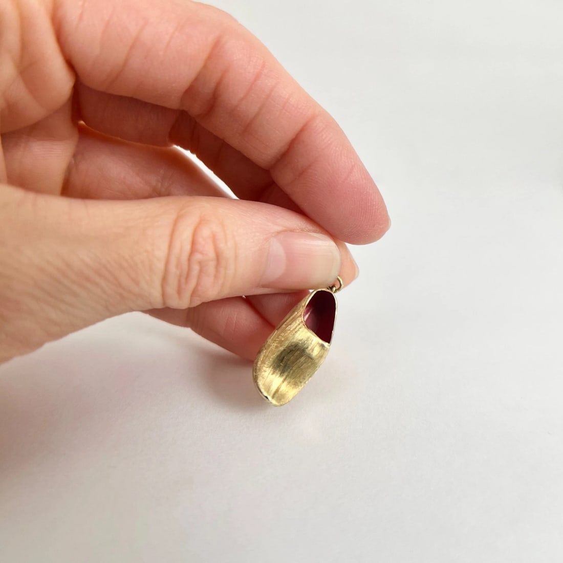 Vintage 1940's Dutch Shoe Clog Klomp Red Enamel Charm 14K Yellow Gold, 1.19 Gram - 3