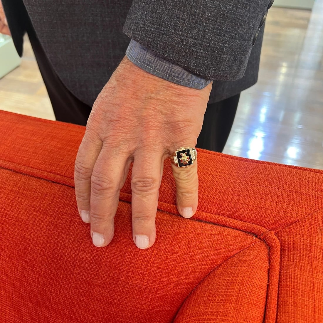 Vintage 1950's Knights of Columbus Black Onyx Ring 10K Yellow Gold, 10.13 Grams - 2