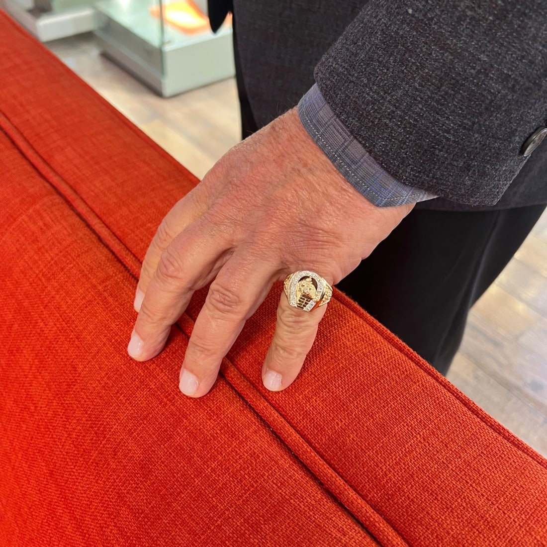 Vintage 1950's Men's Diamond Horse Horseshoe Ring 14K Yellow Gold, 11.10 Grams - 2