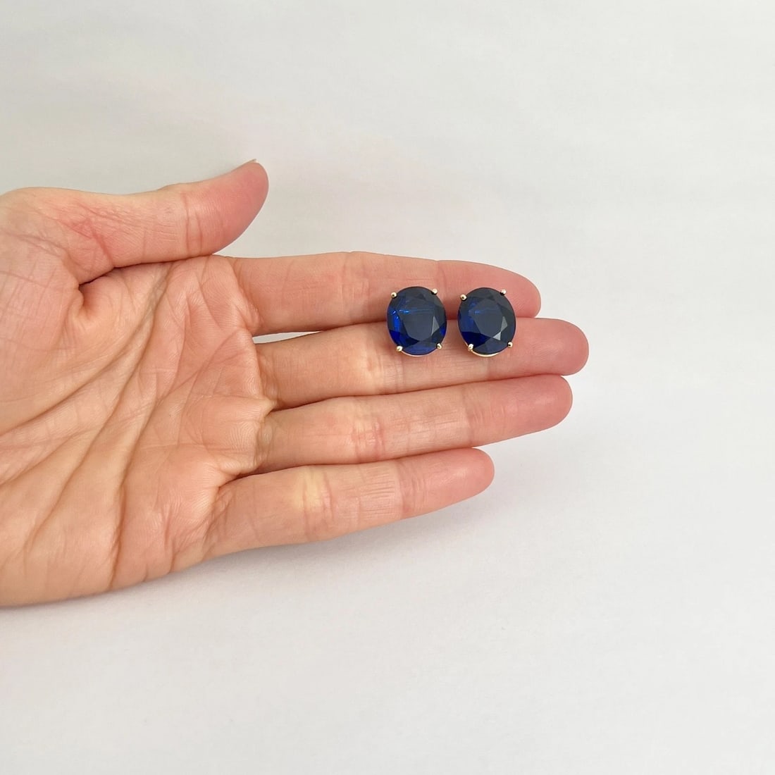 Vintage Oval Blue Simulated Sapphire Stud Earrings 14K Yellow Gold, 5.04 Grams - 4