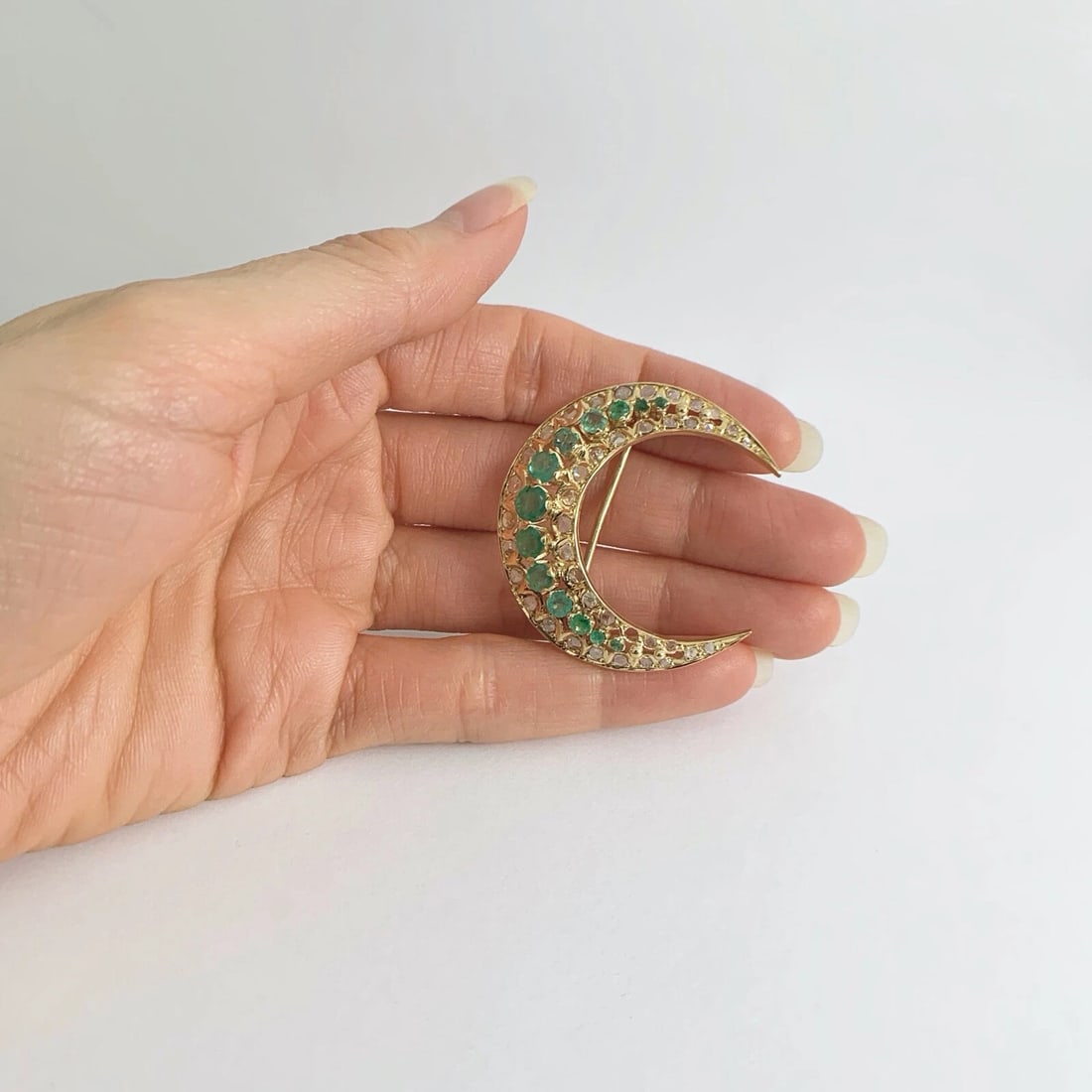 Antique Victorian Emerald Diamond Crescent Moon Brooch Pin 18K Gold, 7.73 Grams - 2